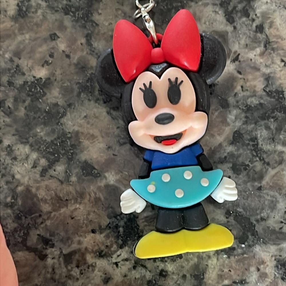 Minnie Mouse Keychain 🌺 - Picture 3 of 3